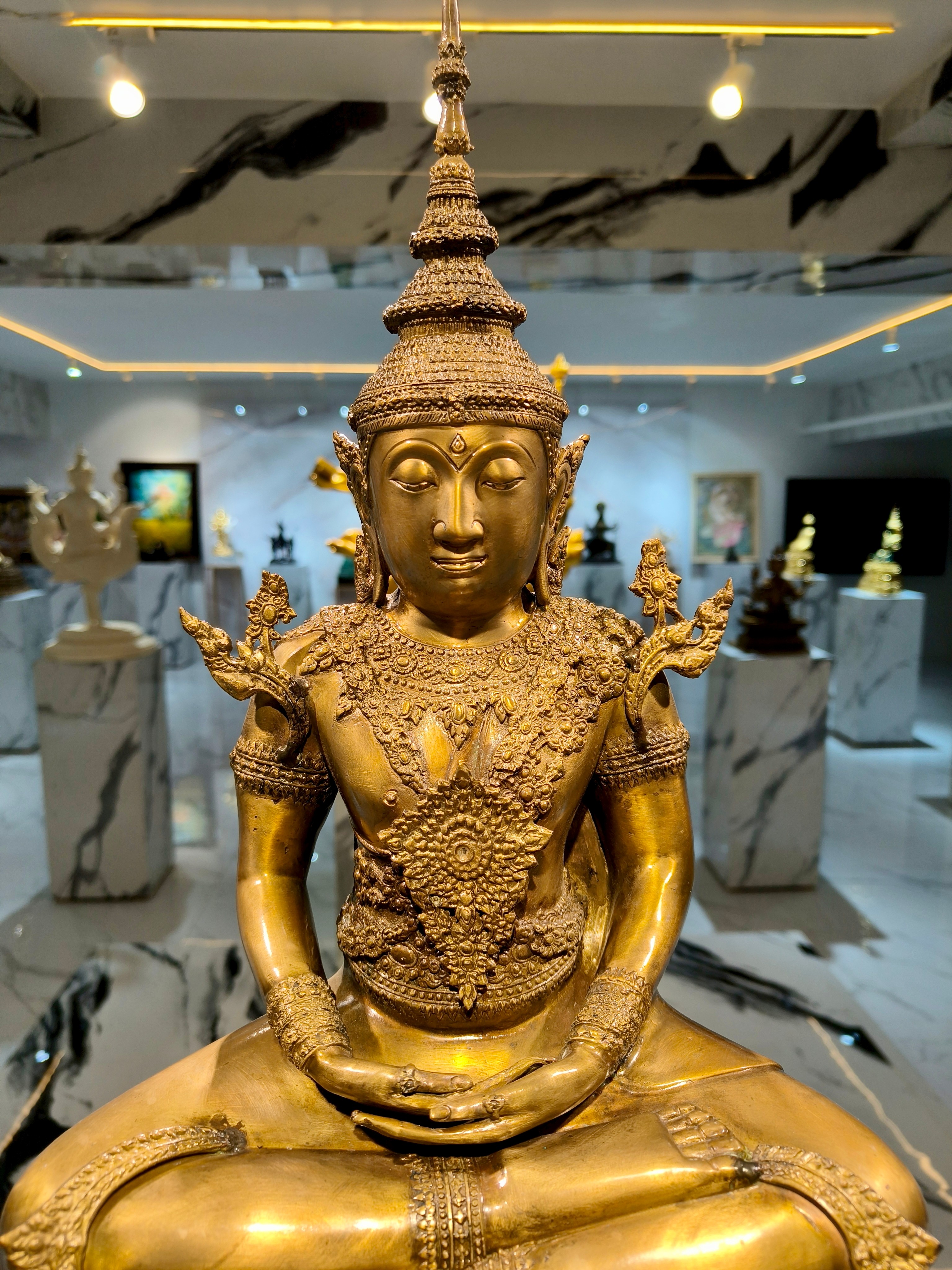 พระพุทธรูป พระแก้วมรกต ทรงเครื่องฤดูร้อน หน้าตัก 9 นิ้ว พิธีสมโภช กรุงรัตนโกสินทร์ 200 ปี วัดพระศรีรัตนศาสดาราม พ.ศ.2525