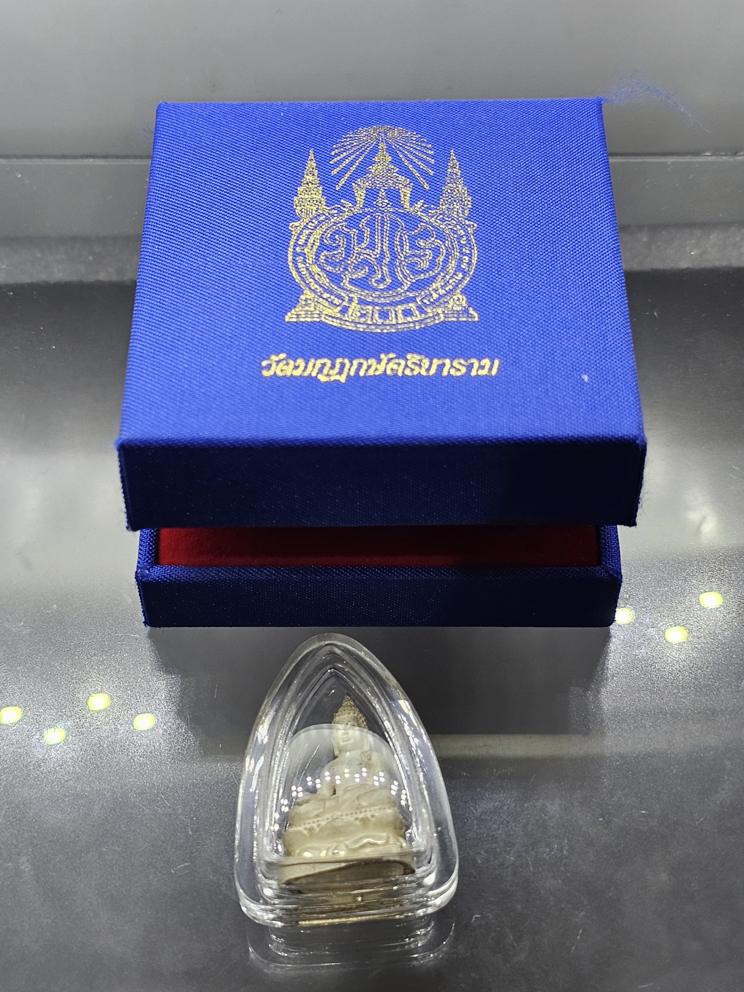 พระไพรีพินาศ เนื้อเงิน พ่นทราย พิมพ์ใหญ่ 200 ปี พระจอมเกล้าฯ โครงการบูรณะฯ โบราณสถานวัดมกุฎกษัตริยาราม 2547 พร้อมกล่อง เลี่ยมกรอบเก็บผิว สวยๆ