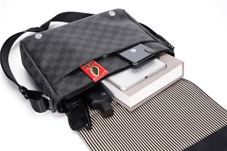 กระเป๋าสะพายข้างผู้ชาย กระเป๋าหนังผู้ชาย รหัส A023