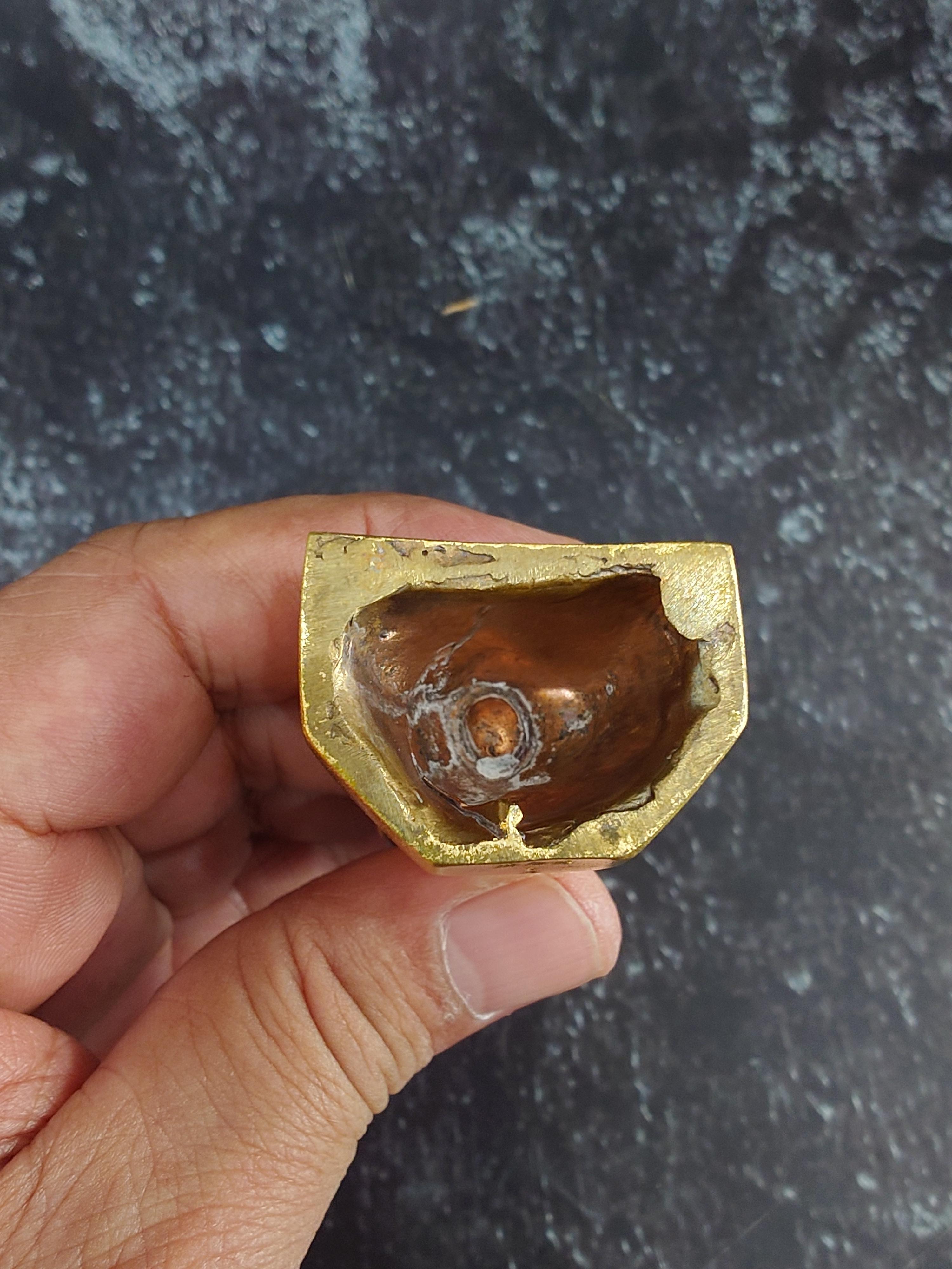 พระไพรีพินาศ ขนาดบูชา หน้าตัก 1.5 นิ้ว สูง 7 ซ.ม.เนื้อสัมฤทธิ์ ปิดทอง ที่ระลึก 72 พรรษา รัชกาลที่9 วัดบวรนิเวศวิหาร ปี2542 พร้อมกล่องเดิม