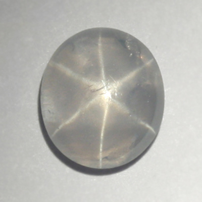 สตาร์แซปไฟร์ (Star Sapphire) 2.03 กะรัต ขาคมชัด สีฟ้าอ่อน