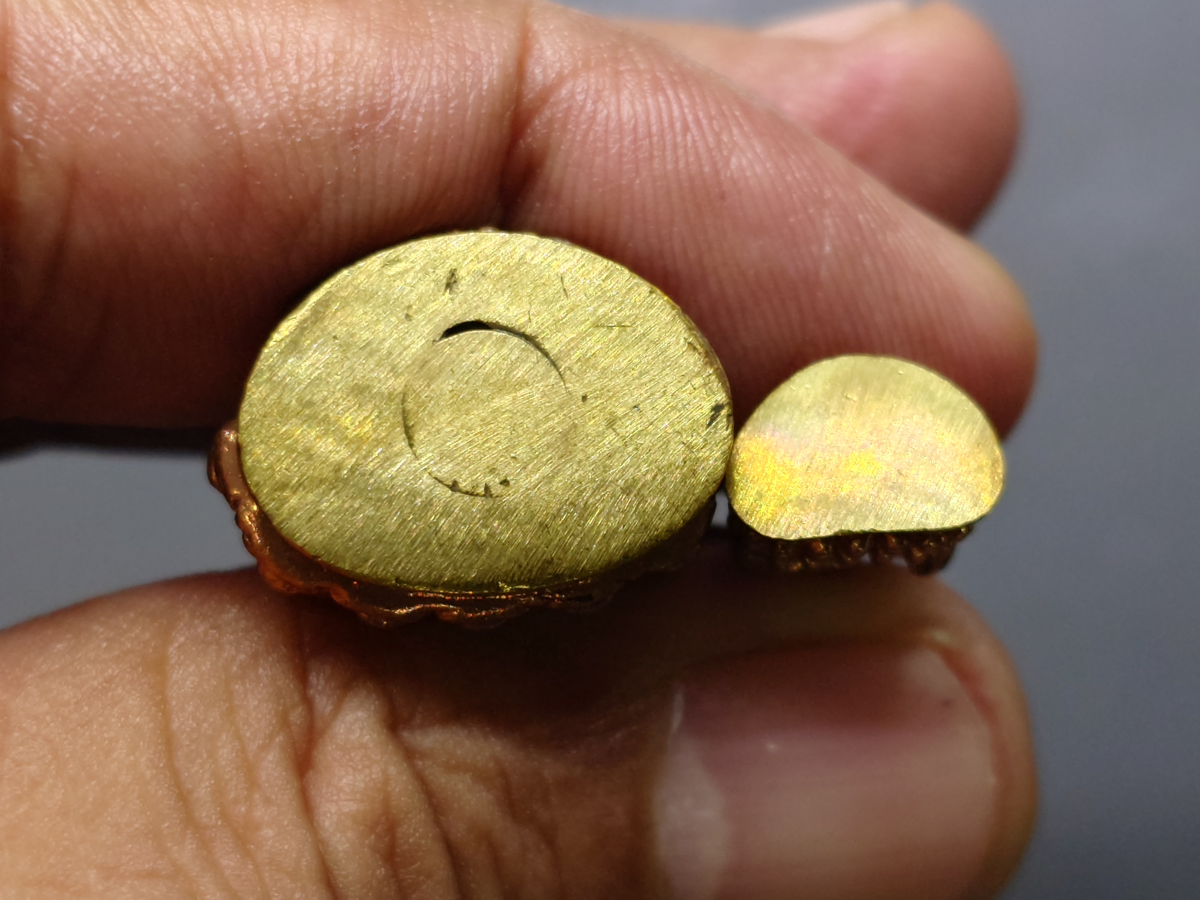 พระกริ่งพระชัยวัฒน์ มหาราช 80 พรรษา รัชกาลที่9 เนื้อนวะโลหะ สมเด็จพระเทพฯ ทรงเททอง ธนาคารออมสิน จัดสร้าง วัดบวรนืเวศวิหาร ปี2550 พร้อมกล่องเดิม