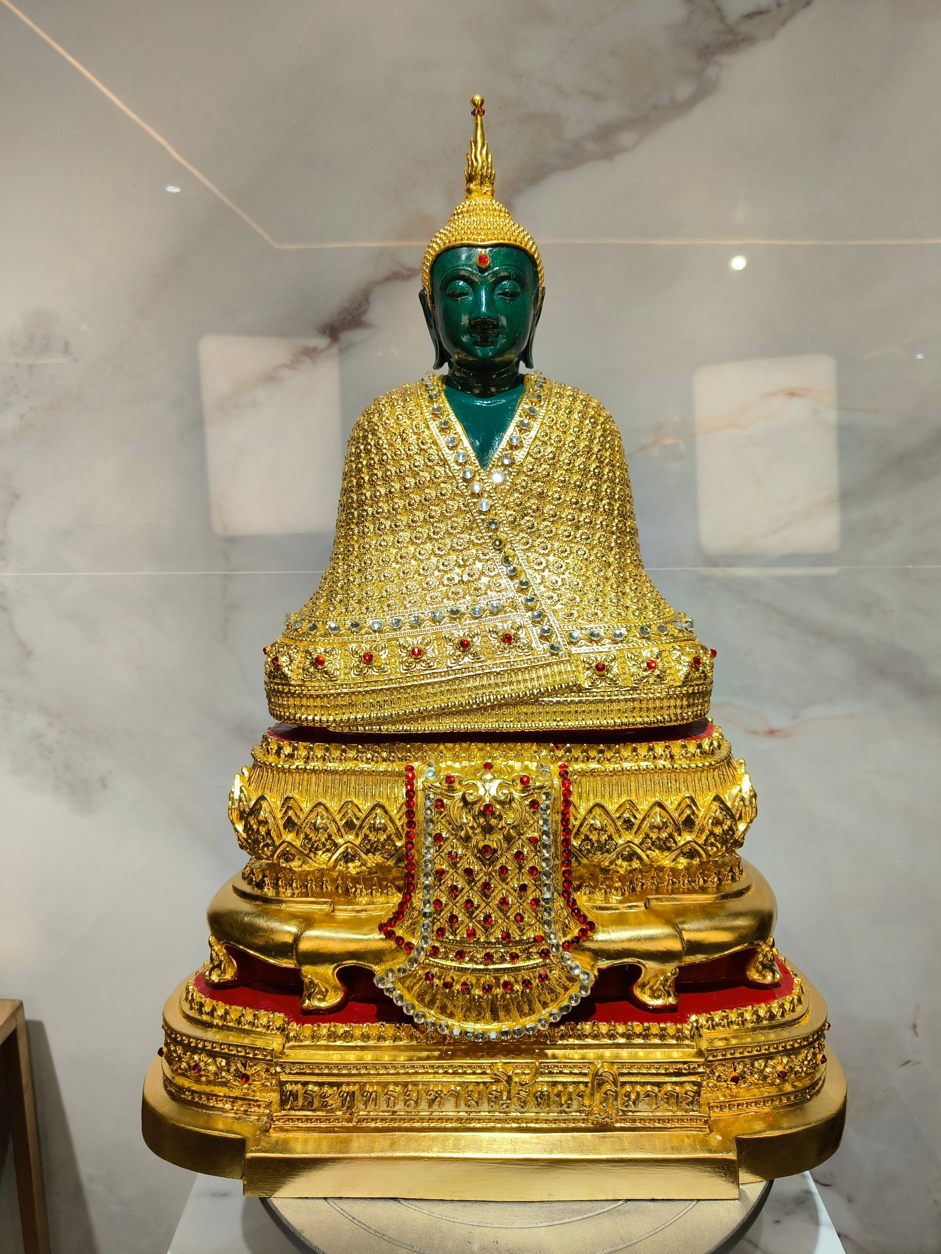 พระพุทธรูป พระแก้วมรกต ทรงเครื่องฤดูหนาว หน้าตัก 9 นิ้ว