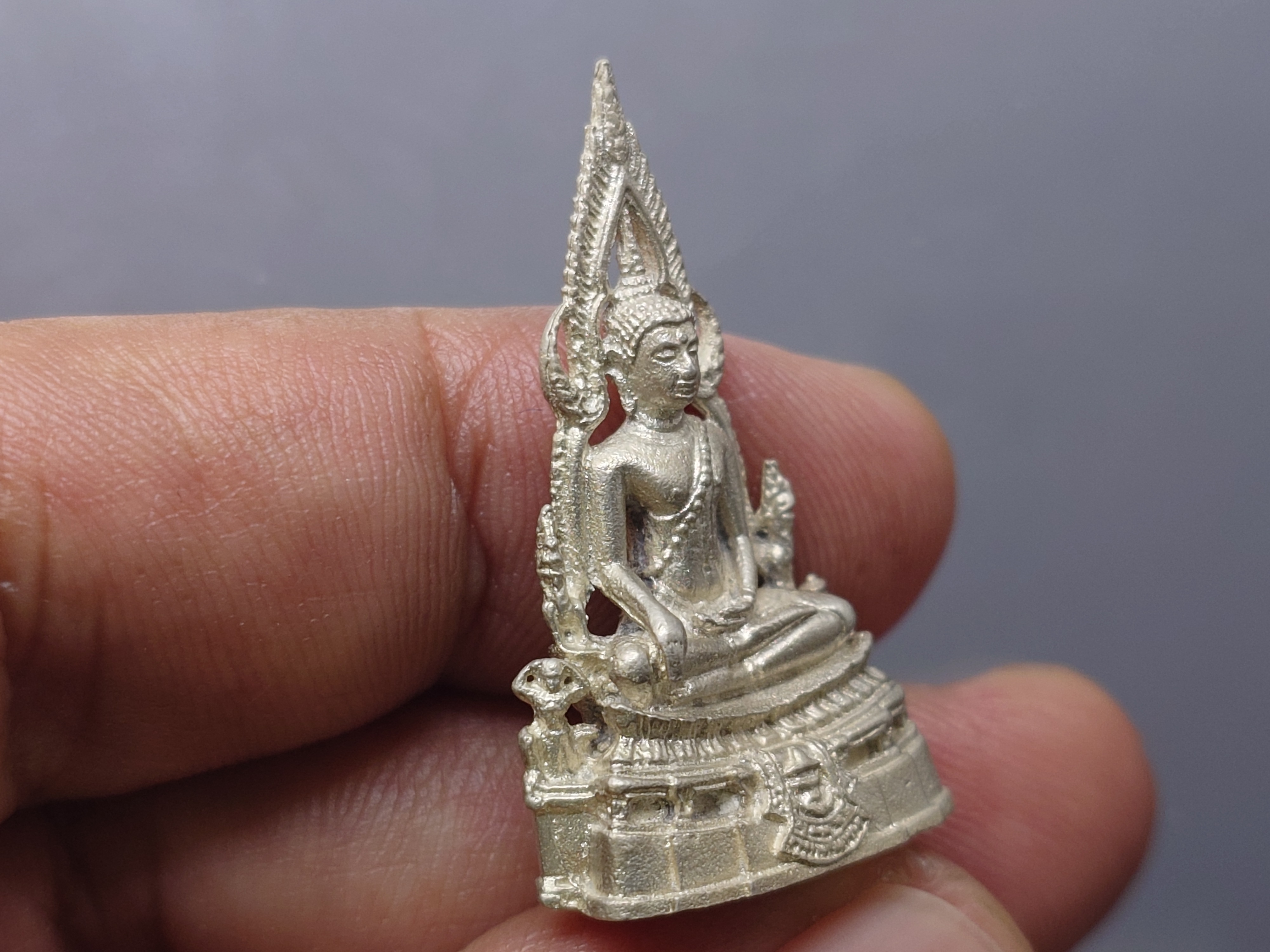 กริ่งพระพุทธชินราช รุ่นทรงมาลาเบี่ยง รุ่นแรก รุ่นเดียว เนื้อเงิน วัดพระศรีรัตนมหาธาตุ พิษณุโลก ปี2520 นิยม หายาก พร้อมตลับเดิม