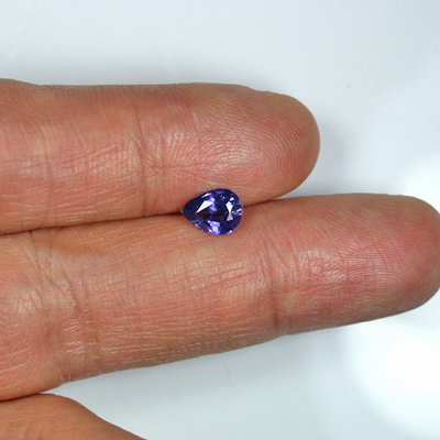 **ขายแล้ว**ไพลินเปลี่ยนสี (Color-change Sapphire) 1.15 กะรัต เปลี่ยนสีจากน้ำเงินเป็นม่วง พลอยสด ไม่เผา