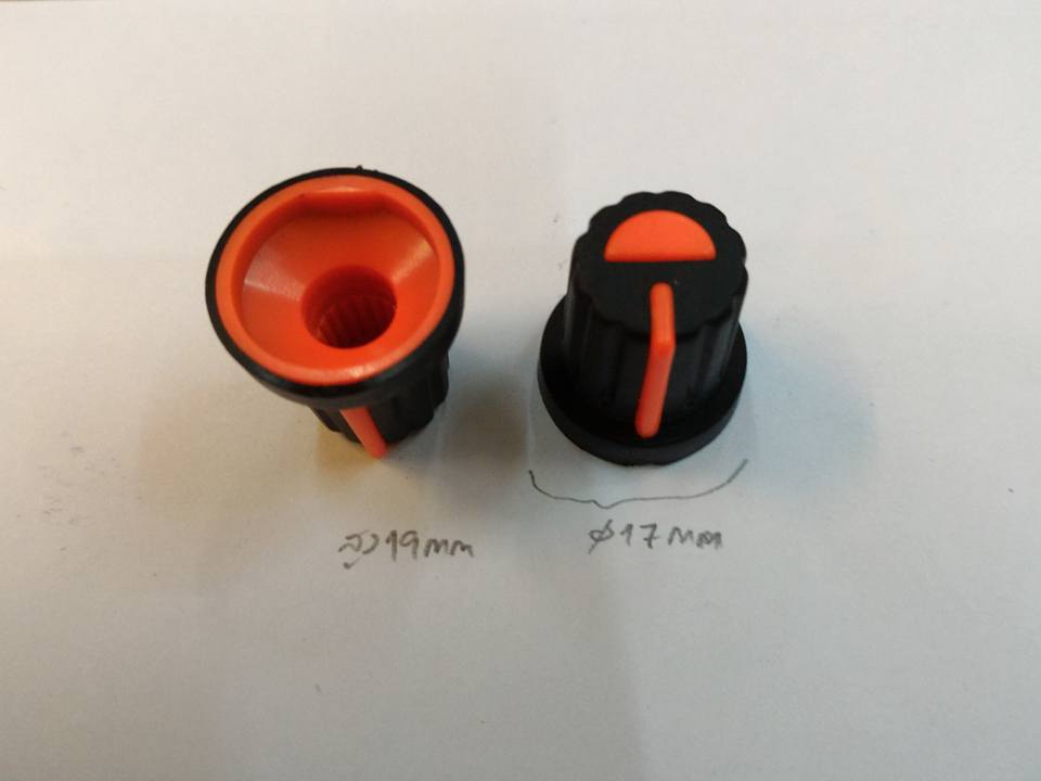 KNOBขนาดเส้นผ่านลูกบิดพลาสติกสีดำคาดส้มศูนย์กลางอ้วน17มมสูง19มม(17x19mm)