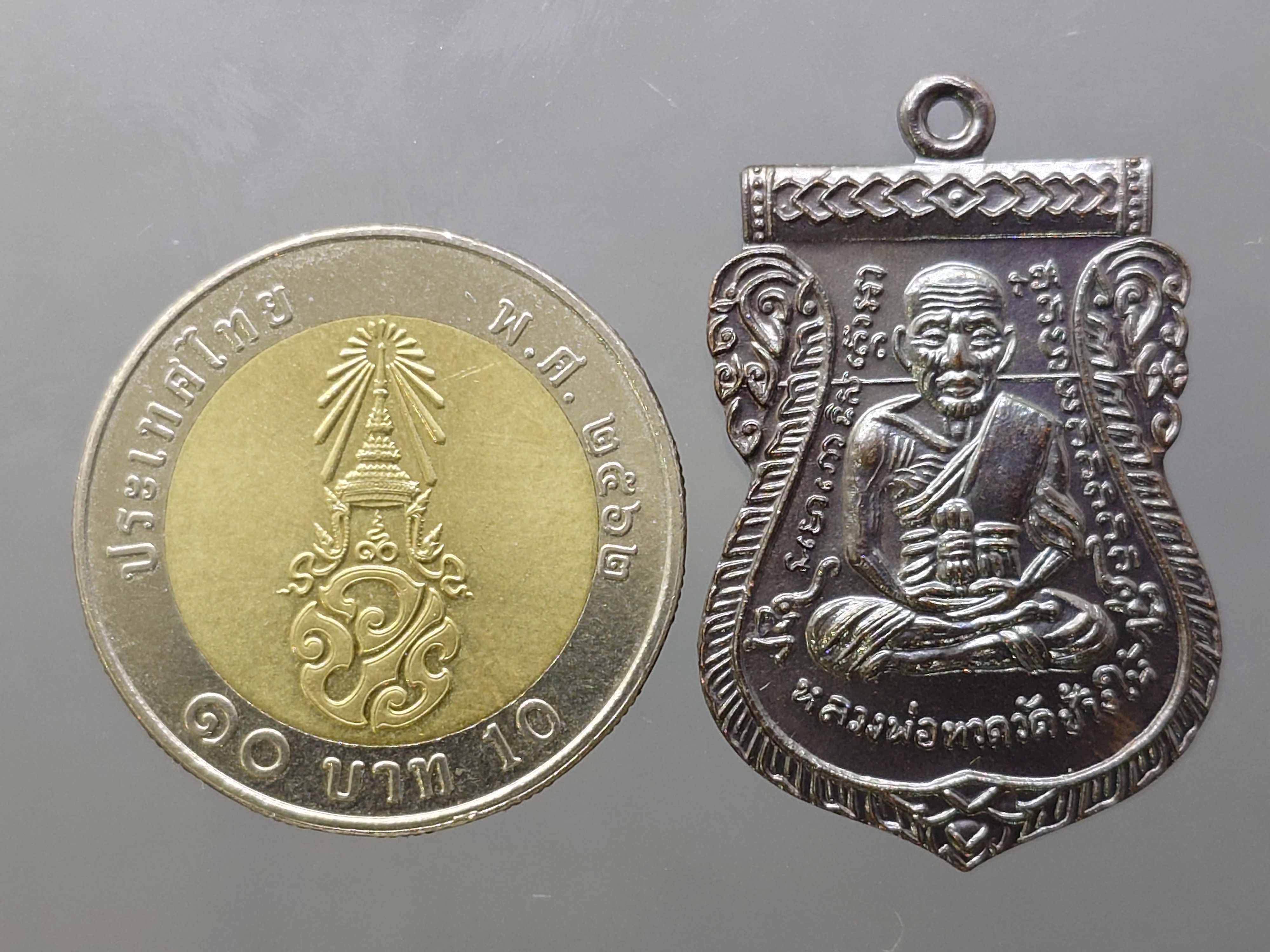 หลวงพ่อทวด เหยียบน้ำทะเลจืด พิมพ์เสมาหน้าเลื่อนผ่าปาก โบราณย้อนยุค เนื้อทองแดงรมดำ รุ่น 101 ปี อาจารย์ทิม พ.ศ.2556 พร้อมตลับเดิม