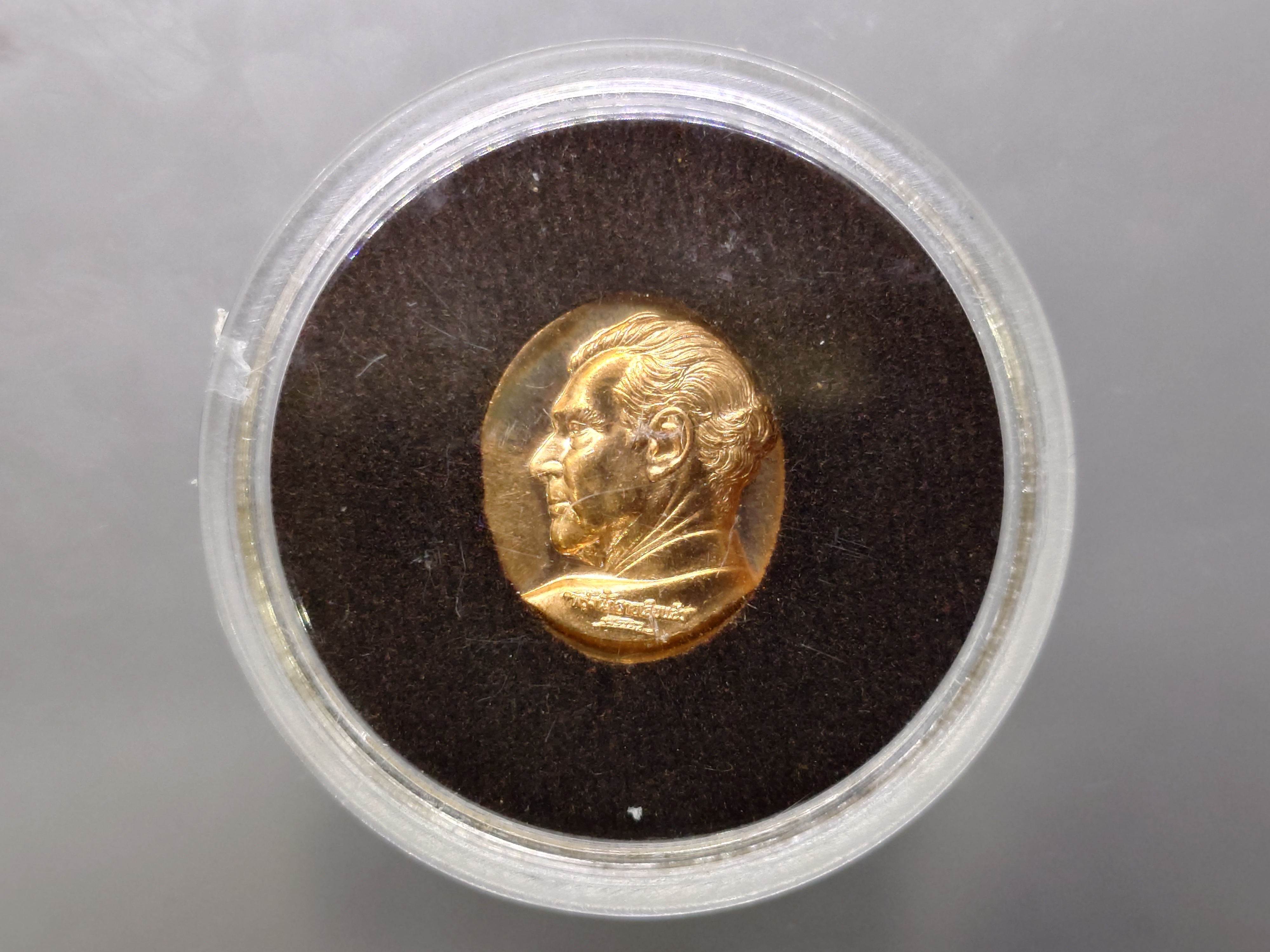 พระพิฆเนศ หลังศาสตราจารย์ ศิลป์ พีระศรี ครบรอบ 70 ปี ม.ศิลปากร เนื้อบรอนซ์ พิมพ์เล็ก พ.ศ.2556 พร้อมตลับเดิม