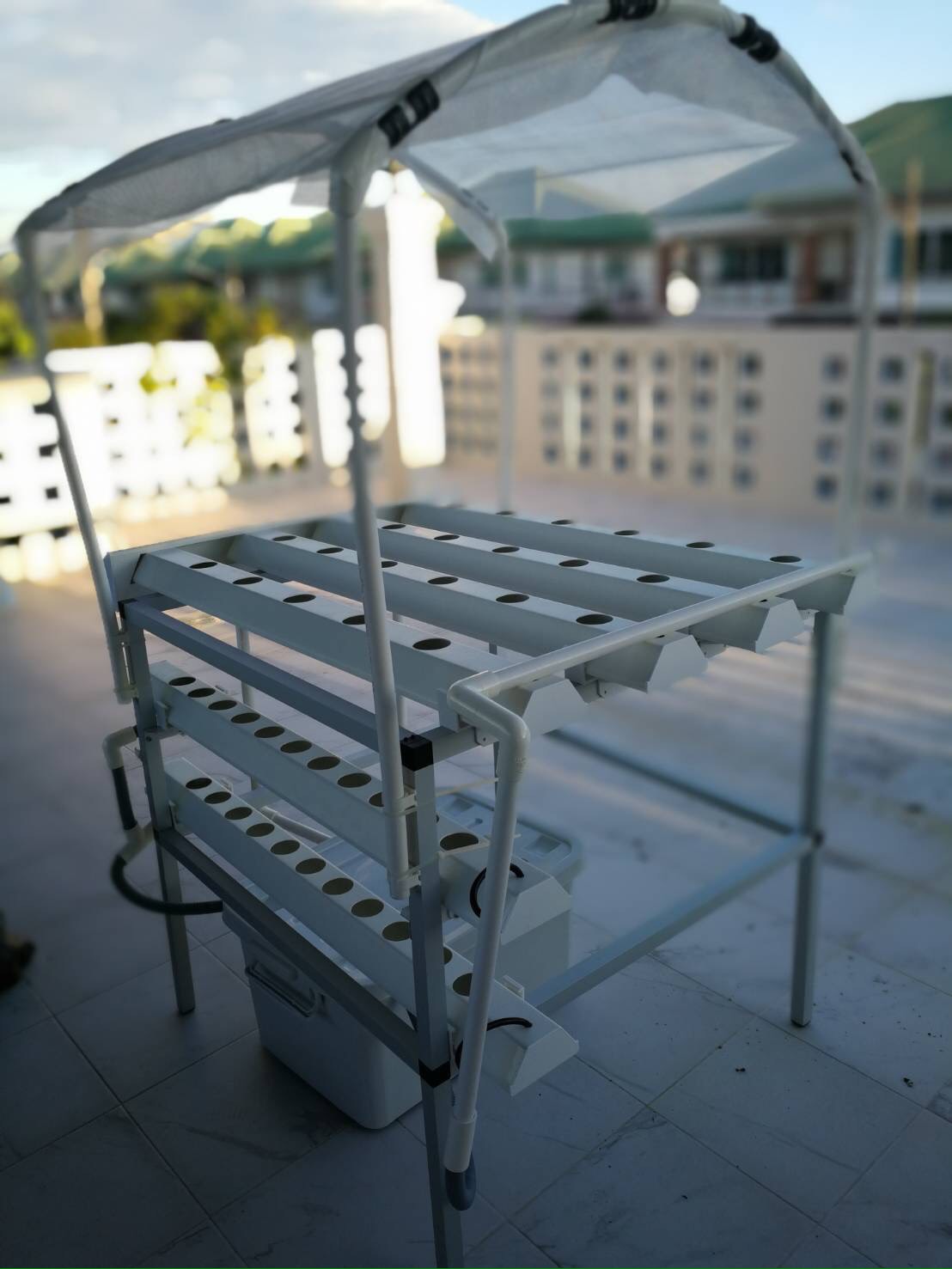 ชุดปลูกผักไฮโดรโปนิกส์ แบบตั้งโต๊ะ ขนาด 1 m 4 รางปลูก+2 รางอนุบาล