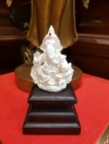 รูปหล่อพระพิฆเนศ ปางค์นั่งประทานพร เนื้อหินอ่อนเทียม ประดับ คริสตัล swarovski พร้อมฐานไม้มะค่าตัน