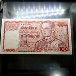 ธนบัตร 100 บาท แบบ 12 เลข 7 หลัก (ช้างแดง) ใม่ผ่านใช้งาน