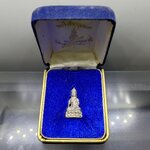 พระกริ่งทีฆายุมหมงคล ญสส.เนื้อเงิน ครบรอบ ๑๕ ปี บริษัทหลักทรัพย์ กองทุนรวม จำกัด พุทธาภิเษก ณ วัดบวรนิเวศวิหาร ปี2533 พร้อมกล่องเดิม