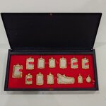 พระสมเด็จบางขุนพรหม ย้อนยุค 09 (ชุดกรรมการ 13 องค์ ) เนื้อผงสมเด็จเก่า จัดสร้างโดยวัดระฆังโฆสิตาราม วรมหาวิหาร คณะ ๙ พร้อมเลี่ยมกรอบไมคอน ปี2557 กล่องเดิม