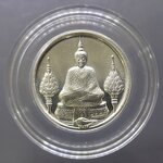 พระแก้วมรกต รุ่นแรก ทรงฤดูหนาว เนื้อเงิน หลัง ภปร ฉลองวัดพระศรืๆ (ด้านหลังไม่มีราชศรัทธา) ปี2525