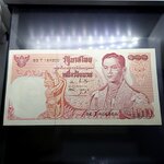 ธนบัตร 100 บาท แบบ 11 รัชกาลที่9 ไม่ผ่านใช้งาน