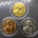 เหรียญรัชกาลที่5 หลัง จปร.(ชุด3เหรียญ เนื้อทองคำ 99.99% หนัก 30 กรัม เนื้อเงิน ทองแดง)บล็อกโมเน่ร์ เดอ ปารีส รุ่นกาญจนาภิเษก ปี2539 พร้อมกล่องเดิม