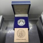 พระพุทธโสธร 2 หน้า เงินขัดเงา บล็อกนอก Royal Australian Mint วัดโสธรวรารามวรวิหาร ขนาด 28 มิล พ.ศ.2537 พร้อมกล่องเดิม ใบเซอร์