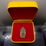 พระนิรันตราย ญสส.เนื้อสัมฤทธิ์ ฉลองพระชนมายุ ๘๙ พรรษา สมเด็จพระญาณสังวรฯ พิธีพุทธาภิเษก ณ พระอุโบสถ วัดบวรนิเวศวิหาร พ.ศ.2545 พร้อมกล่องเดิม