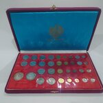 ชุดเหรียญกษาปณ์ 34 เหรียญ Royal Thai mint (มี 5 สตางค์ ดีบุก 2 เหรียญ ปี2500 หายาก)พร้อมกล่องผ้าใหม เดิมๆ จากกรมธนารักษ์