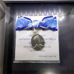 เหรียญเงินแพรแถบที่ระลึกเฉลิมพระเกียรติ พระบรมราชินีนาถ เฉลิมพระชนมพรรษา 6 รอบ 2547 แบบหญิง