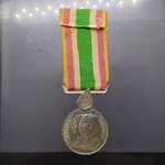 แพรแถบเหรียญเงินที่ระลึก สมโภชกรุงรัตนโกสินทร์ 200 ปี พ.ศ.2525 แบบชาย