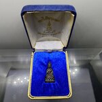 พระกริ่งทีฆายุมหมงคล ญสส.เนื้อนวะโลหะ ครบรอบ ๑๕ ปี บริษัทหลักทรัพย์ กองทุนรวม จำกัด พุทธาภิเษก ณ วัดบวรนิเวศวิหาร ปี2533 พร้อมกล่องเดิม