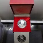 เหรียญพระปิยะมหาราช เนื้อเงินบริสุทธฺ์ ขัดเงาพ่นทราย บล็อกฮังการี่ พิมพ์ใหญ่ ขนาด 3 เซ็น วัดระฆังโฆสิตาราม 2538 พร้อมกล่องหนังเดิม ใบเซอร์