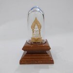 พระนิรันตราย เนื้อโลหะชุบ 2 กษัตริย์ ซุ้มชุบทอง องค์พระชุบเงิน ครอบเป็นแก้ว ฐานไม้สัก โรงเรียนสตรีวิทยา สร้าง พุทธาภิเษกวัดบวรนิเวศฯ ปี 2548