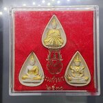 พระแก้วมรกต เครื่องทรงสามฤดู หลัง ภปร.เนื้อผงปัดทอง วัดบวรนิเวศวิหาร ปี2530 พร้อมตลับเดิม