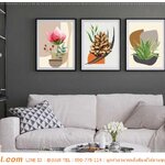 Print wallpaper แต่งห้องรับแขก ด้วยภาพใส่กรอบ ลายวาดเเบบโมเดิร์นสมัยใหม่ สร้างบรรยากาศให้ห้องน่าอยู่ ไม่อึดอัด