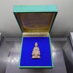 พระกริ่งจีน ต้าเยิ่นถะ เนื้อทองทิพย์ รุ่นกาญจนาภิเษกครองราชย์ 50 ปี วัดบวรนิเวศวิหาร ปี2538 พร้อมกล่องเดิม นิยม หายาก