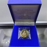 หลวงปู่ทวด เนื้อเงิน-สามกษัตริย์ ที่ระลึกเฉลิมพระเกียรติ 50 พรรษา พระบรมโอรสาธิราชๆ พุทธาภิเษก ณ วัดพระศรีๆ 2544 พร้อมกล่องเดิม