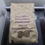 เหรียญยกถุง (100 เหรียญ)เหรียญ 2 บาท ที่ระลึก 60 ปี มหาวิทยาลัยธรรมศาสตร์ ไม่ผ่านใช้ 2537