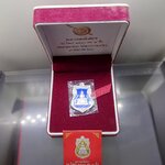 หลวงพ่อโสธร พิมพ์เสมา รุ่นโสธร 2560 ตำรวจ ๘ ริ้ว เนื้อเงิน ลงยาน้ำเงิน ขนาดสูง 3 เซน ปี2560 พร้อมกล่องเดิม