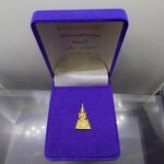 พระแก้วมรกต สธ.เนื้อกาหลั่ยทอง ที่ระลึกสมเด็จพระเทพรัตนราชสุดาฯเสด็จทรงยกช่อฟ้า วัดพระแก้ว จ.เชียงราย ปี2550 พร้อมกล่องเดิม