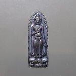 พระร่วงรางปืนหลังฉัตร เนื้อโลหะผสมทองแดงรมดำ พิธี 100 ปี วัดมกุฏกษัตริยารามราชวรวิหาร กรุงเทพมหานคร ปี 2511