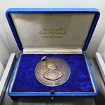 เหรียญที่ระลึก งานฉลองวันเถลิงถวัลราชสมบัติ ครบรอบ 100 ปี รัชกาลที่5 (หลวงปู่ทิม หลวงปู่โต๊ะ ร่วมอฐิษฐานจิต) เนื้อทองแดง ขนาด 7 เซน พ.ศ.2511 พร้อมกล่องเดิม นิยม หายาก