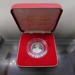 เหรียญที่ระลึกสร้างโรงพยาบาลราชพิพัฒน์ พระรูปรัชกาลที่9 หลัง ภปร เนื้อเงินขัดเงา ขนาด 3 เซน ปี2539 พร้อมกล่องหนังเดิม