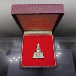 พระพุทธโสธร รุ่นสร้างพระอุโบสถ เนื้อเงินขัดเงาบางส่วน พิธีพุทธาภิเษก ณ พระอุโบสถ วัดโสธรวรารามวรวิหาร พ.ศ.2539 พร้อมกล่องเดิม