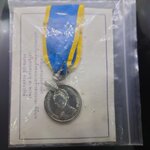 เหรียญที่ระลึกเฉลิมพระเกียรติสมเด็จพระนางเจ้าสิริกิติ์ ฯ 50 พรรษา เนื้อเงิน ประดับแพรแถบ พ.ศ.2525 แบบชาย