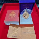 เหรียญที่ระลึกเจียงฮายเกมส์ เนื้อบรอนซ์นอก (สร้าง 1999 เหรียญ)มอบให้สมาชิก ชมรมรักสะสมพุทธศิลป์ อ.เฉลิมชัย โฆษิตพิพัฒน์ สร้าง โคท 0303 พ.ศ.2561 อุปกรณ์ครบ