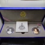 เหรียญรัชกาลที่5 หลังจปร. โมเน่ร์ เดอ ปารีส เนื้อเงินขัดเงานูนสูง และ เนื้อทองแดงขัดเงานูนสูง รุ่นกาญจนาภิเษก ปี2539 พร้อมกล่องชุดทองคำเดิม