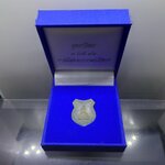 พระพุทธโสธร เนื้อหยก รุ่นประวัติศาสตร์ พิมพ์รูปอาร์ม หลังฝังมุดทองคำแท้ วัดโสธรวรารามวรวิหาร พ.ศ.2543 พร้อมกล่องเดิม