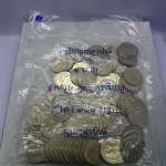 เหรียญยกถุง (100 เหรียญ) เหรียญ 1 บาท ปี 2547 ไม่ผ่านใช้