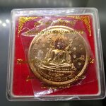 พระพุทธชินราช หลัง พระนเรศวรมหาราช เนื้อทองแดง ขนาด 5.7 เซ็น พร้อมตลับเดิม 2548