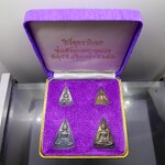 สมเด็จนางพญาคุณากร หลัง ญสส พิมพ์ใหญ่-เล็ก (เนื้อเงิน เนื้อนวะ) สมเด็จพระเทพฯ ประธานฝ่ายฆราวาส วัดบวรนิเวศวิหาร พ.ศ.2532 พร้อมกล่องเดิม