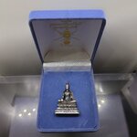 พระกริ่งพุทธมหาบารมีนุภาพพิสุทธิ์ อนุตตรสังคามวิชัย เนื้อเงินรมดำ ผลงานศิลปินแห่งชาติ อ.จักรพันธุ์ โปรษยกฤต ปี2553 พร้อมกล่องเดิม หายาก