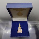 พระแก้วมรกต (พระพุทธมหามณีรัตนปฏิมากร) กรมสรรพสามิต ครบรอบ 64 ปี เนื้อเงินสามกษัตริย์ พ.ศ.2539 พร้อมกล่องเดิม