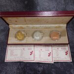 เหรียญพระรูปรัชกาลที่5 หลังพระพุทธโสธร (ชุด 3 เหรียญ เนื้อเงิน ทองแดง ชุบทอง ขัดเงา)รุ่นกาญจนาภิเษก บล็อกฮูกานิน สวิสๆ วัดสุทัศน์ๆ พ.ศ.2538 โคท 1152 พร้อมกล่องเดิม