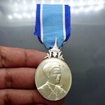 เหรียญเงิน แพรแถบที่ระลึกเฉลิมพระเกียรติ พระบรมราชินีนาถ เฉลิมพระชนมพรรษา 6 รอบ 2547 แบบชาย